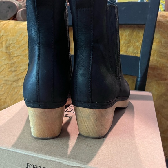 Frye clog boots. Like new worn a handful of times - Picture 3 of 5